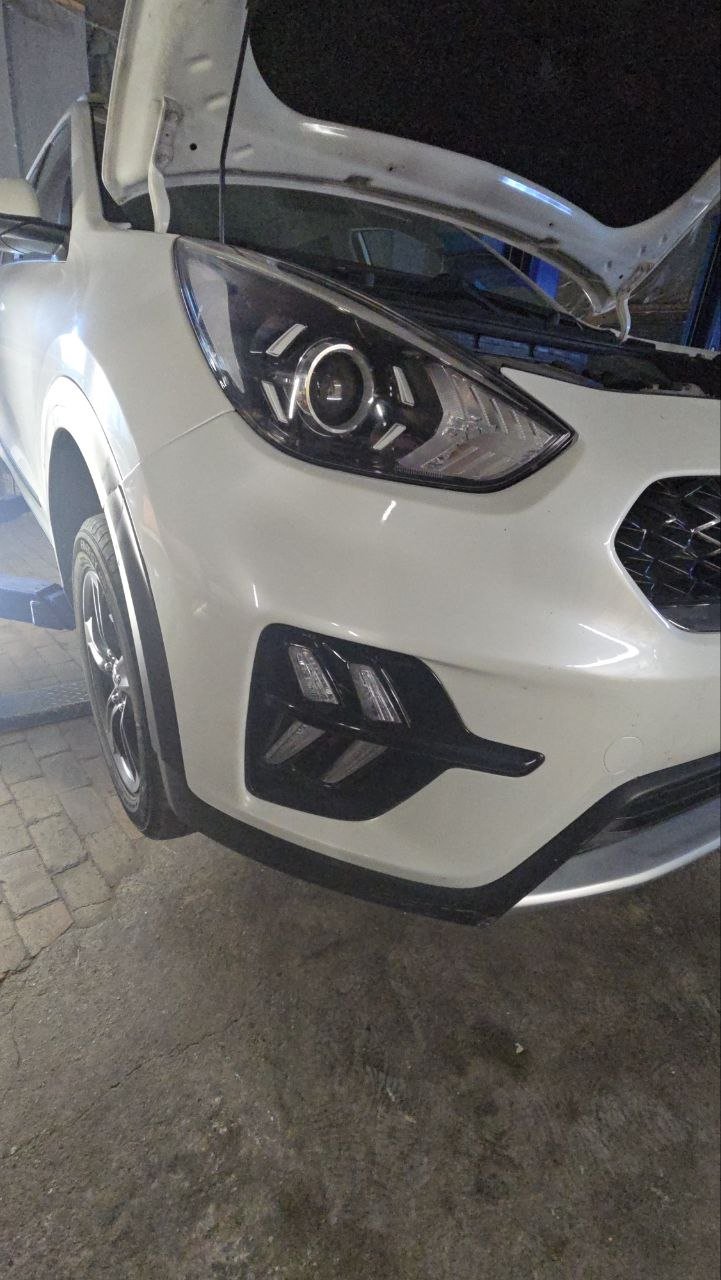 Kia Niro Hybrid 2020 года на подъёмнике в Hybrid Service, Кишинёв